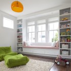 Детская, современный стиль, бело-зеленая гамма, диван встроенный под окном, высокие шкафы