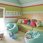 Детская, эклектика, дереванная мебель, разноцветный текстить, рисунки на стенах, мягкие пуфики