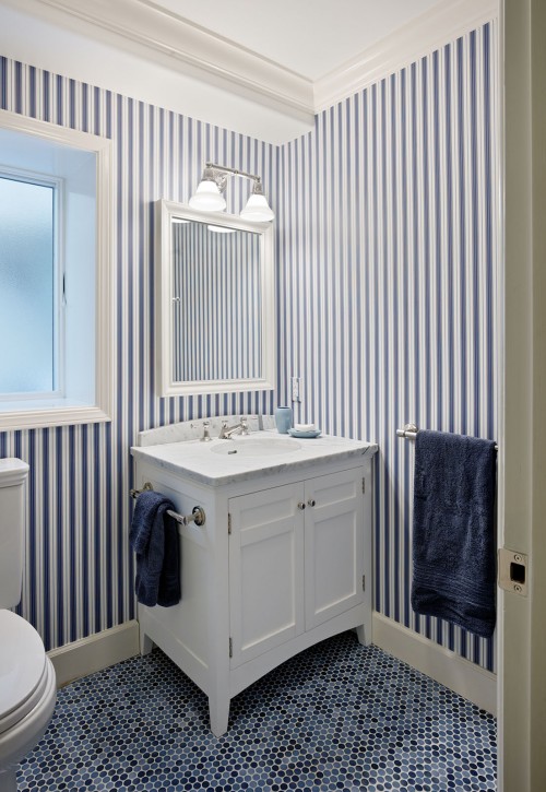 Полезные статьи: Какие типы обоев можно клеить на стены в ванной комнате?