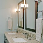Ванная, современный интерьер, две раковины, два зеркала, держатели для полотенец, фото интерьера ванной