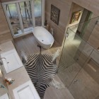 Ванная, современный стиль, мраморная столешница, стеклянный душ