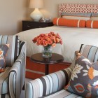 Спальня, современный интерьер, оранжевый цвет, кресла