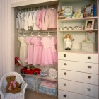 Детская, традиционный интерьер, шкаф для одежды, детский комод, фото интерьера детской