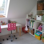 Детская, традиционный интерьер, полочки для вещей, место для учебы, фото интерьера