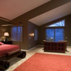 Спальня восточный интерьер, бамбуковые шторы, наклонные потолки, бра, настольная лампа, кровать со стойками, фото интерьера спальни