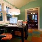 Рабочее место современный интерьер, офис современный интерьер, офисный стул, двойное рабочее место, люстра с абажуром, фото интерьера офиса