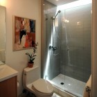 Ванная, современный интерьер, прозрачный душ, смежная ванная,