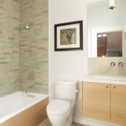 Ванная, современный интерьер, кафель под кирпич, прозрачный душ, смежная ванная, пристенная ванна, фото интерьера ванны