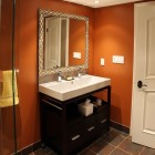 Ванная, современный интерьер, открытая душевая кабина, стеклянный душ, точечное освещение, деревянная тумба, фото интерьера ванной, двойная раковина