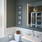 Ванная, современный интерьер, смежная ванная, жалюзи в ванной, зеркало с подсветкой, фото интерьера ванной