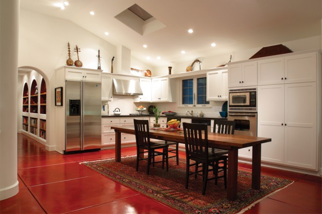 Какой пол постелить на кухне: паркет, плитка, линолиум?