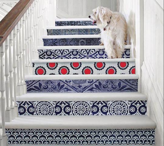 Как декорировать ступени лестницы: 30 оригинальных примеров