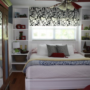 Маленькая спальня с окном