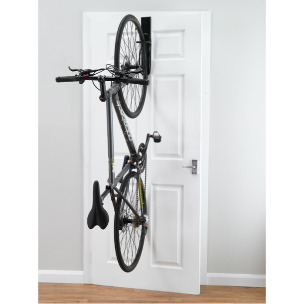 хранение велосипеда за дверью