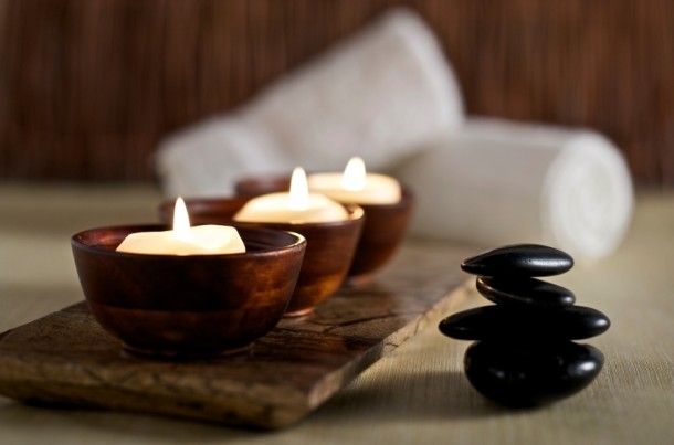 candles-with-towels