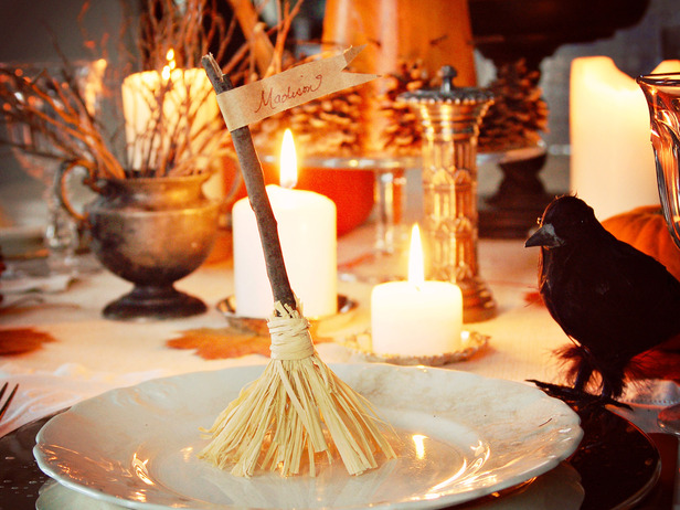 diy-halloween-table-setting-decor-broomstick-place-card