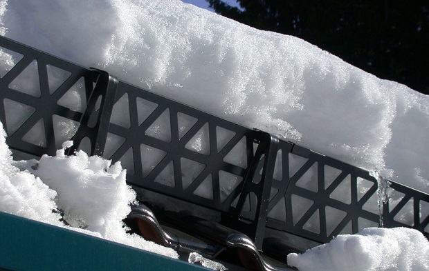 4 основных вида снегоудержателей для крыш