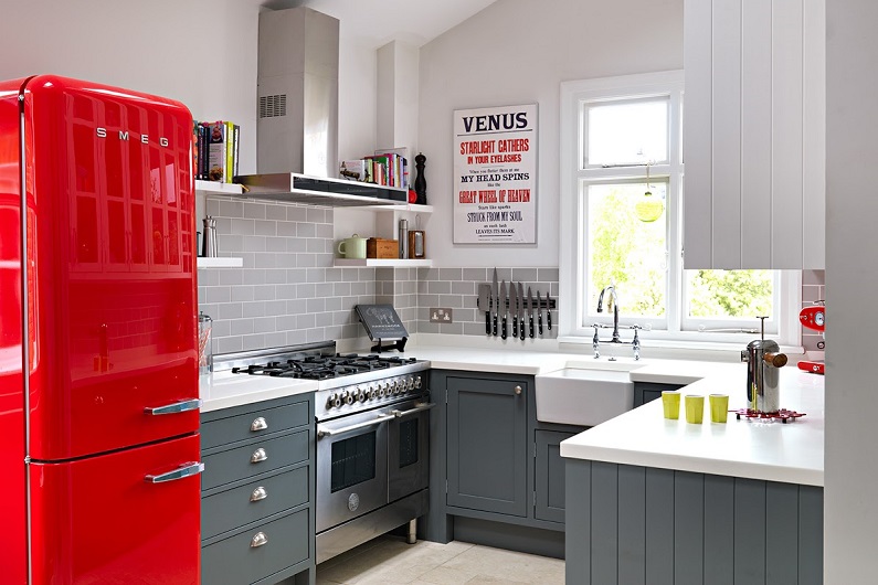 Красный холодильник: «алый парус» вашей кухни