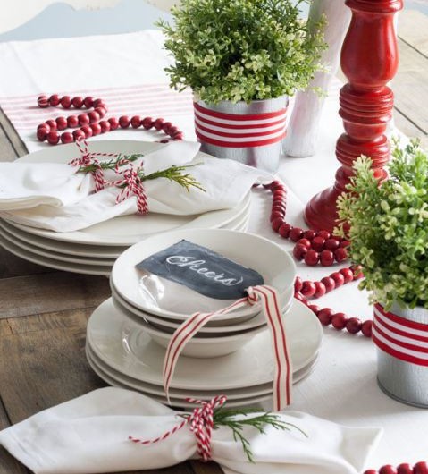 gallery-1447359755-christmas-tablescape-10